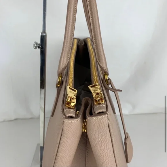 COPY - Prada Saffiano Lux Galleria Double Zip Tote -size Large - Picture 3 of 16